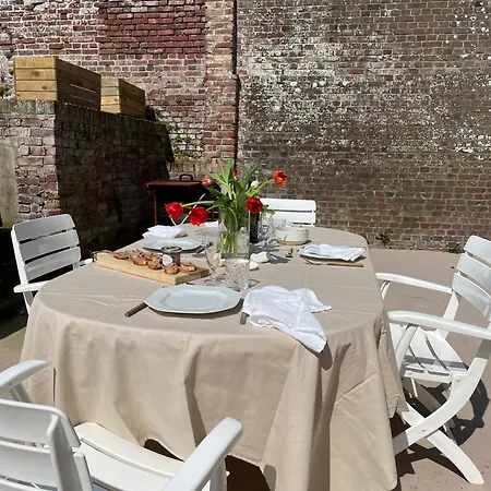 La - 600m De La Mesnil Val فيلة